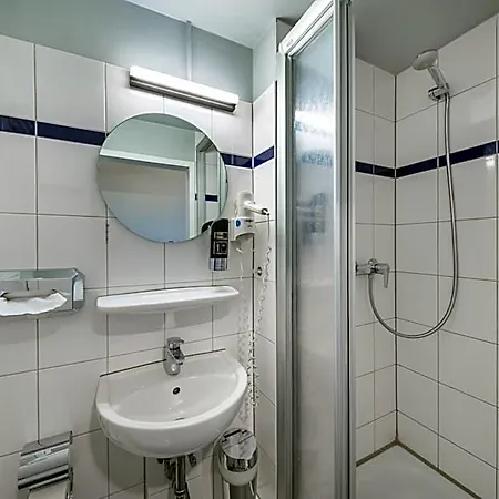 Отель A&o Hauptbahnhof 2*